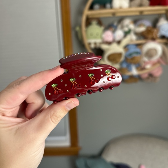 Emi Jay Sweetheart Clip in Bordeaux Cherry Pie - Picture 2 of 4